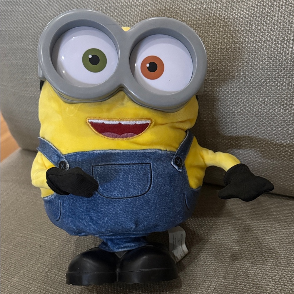 Dancing Minion shakes butt